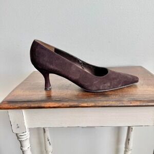 Vintage Stuart Weitzman chocolate brown suede pointed heel size 9